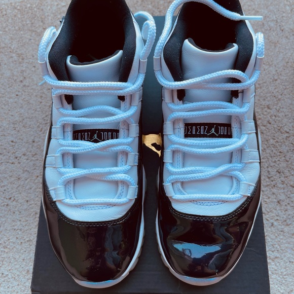 Jordan Retro 11 size 9 men’s $229
